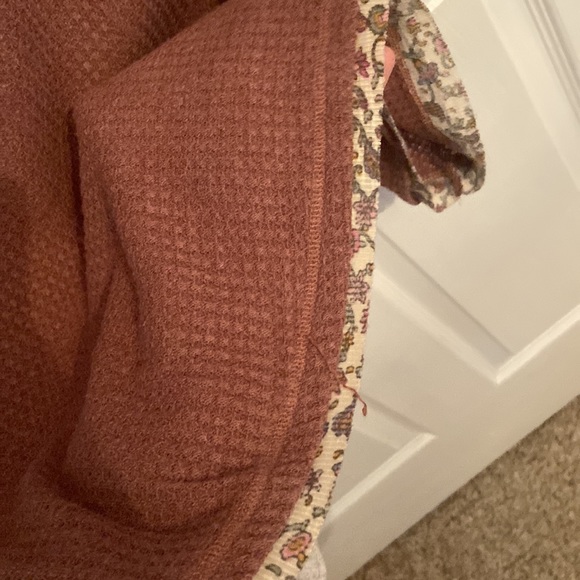 Easel off the shoulder dress - Picture 7 of 7